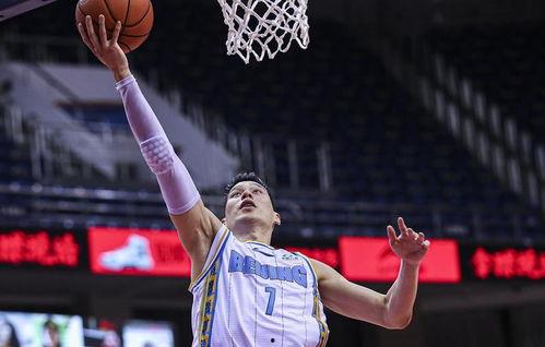 广东男篮球员吃瓜视频播放,场外花絮引热议