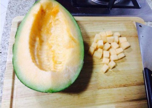 老头吃哈密瓜视频大全下载,跟随老者探寻经典瓜果视频集锦