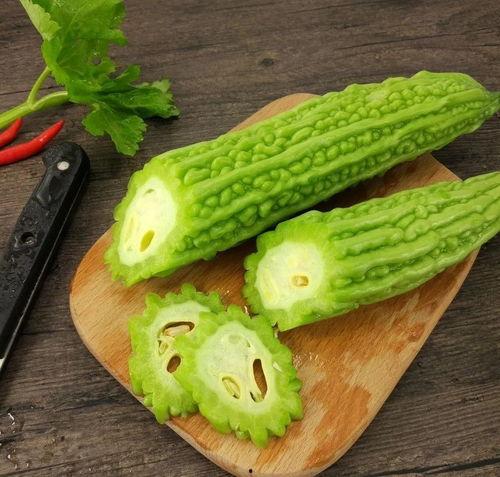 瓜哥吃瓜奇葩乐器视频,吃瓜现场变身音乐狂欢