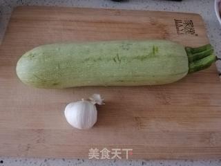 怎样让小瓜切成丝吃视频,小瓜切丝的实用技巧与视频教程